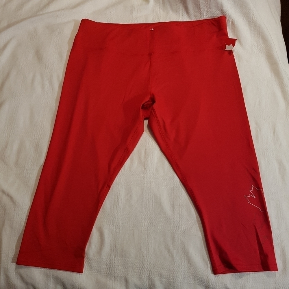 Canada Day women's size XL or 3X red maple leaf designed cropped leggings